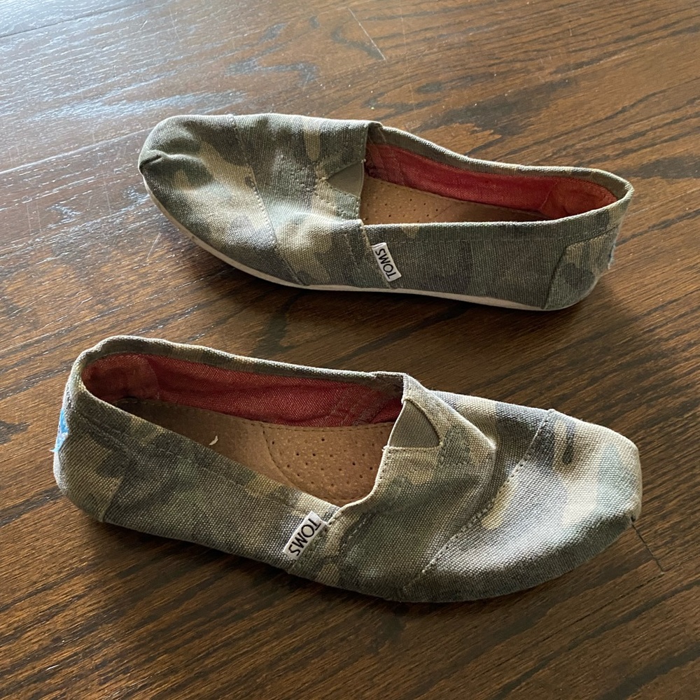 Women’s TOMS Camo Slip on shoe